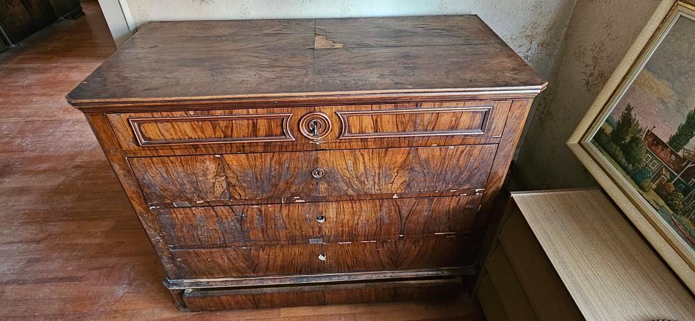 suite d&eacute;c&egrave;s commode ancienne Meubles