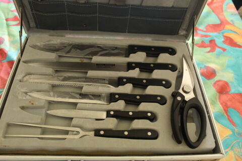 mallette couteaux et ustensiles cuisine dont 1 partie neufs 20 Vichy (03)