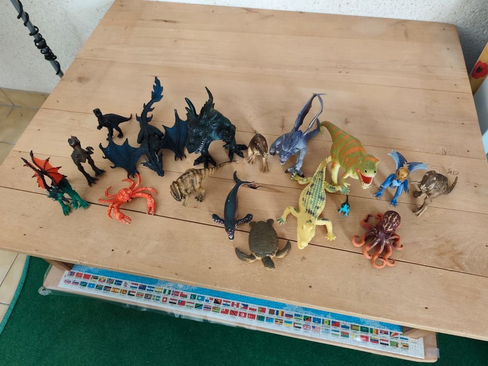 figurines dragons et dinosaures Jeux / jouets