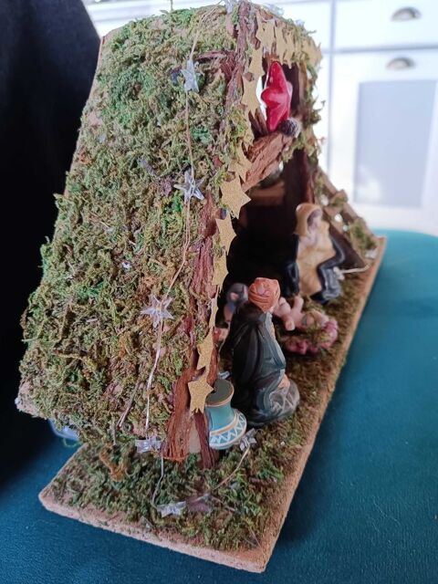 Cr�che artisanale, �clairage led couleur, avec bo�tier 25 Romange (39)