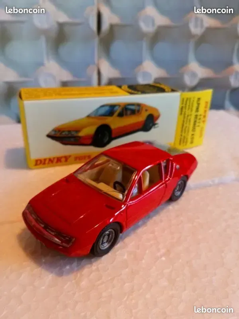 MINIATURE DINKY TOYS 
