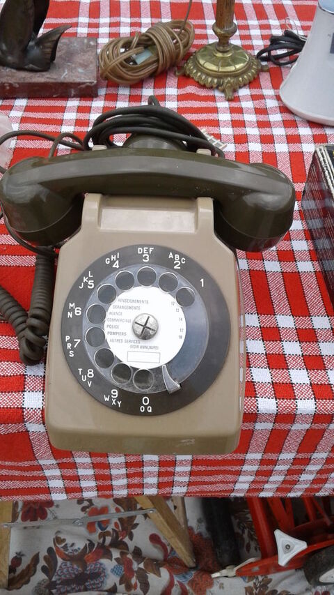 Téléphone Vintage à cadran Marron années 60 Dijon (21)