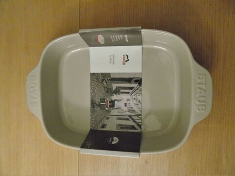 plat  gratin en  cramique STAUB 
dimension:25 cm x 19 cm 30 Saint-Ouen (93)