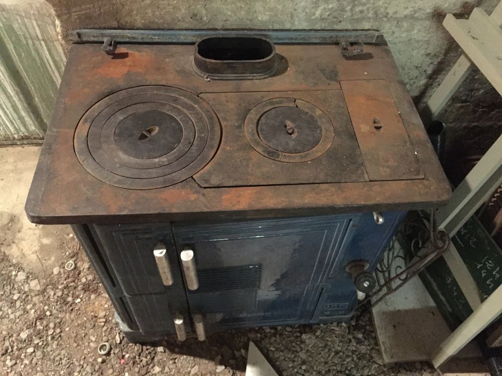 Vieille Cuisiniere en fonte Décoration