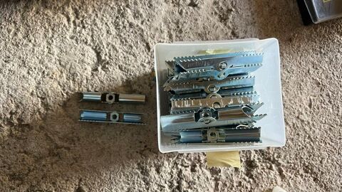 1 PAQUET CHEVILLES A BASCULE SEULE 15 Berric (56)