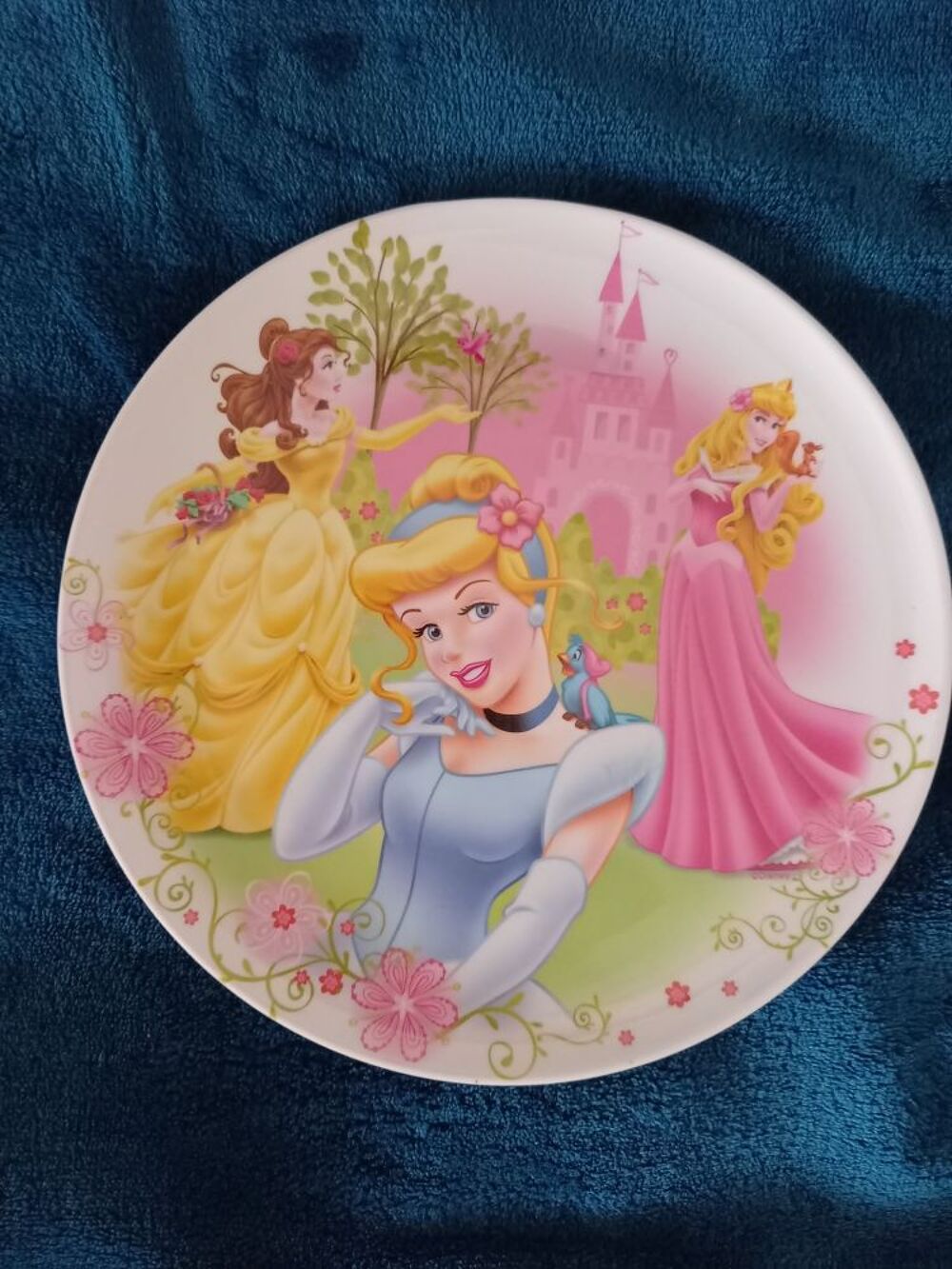 Lot 2 assiettes plastiques neuves Princesses Disney Electroménager