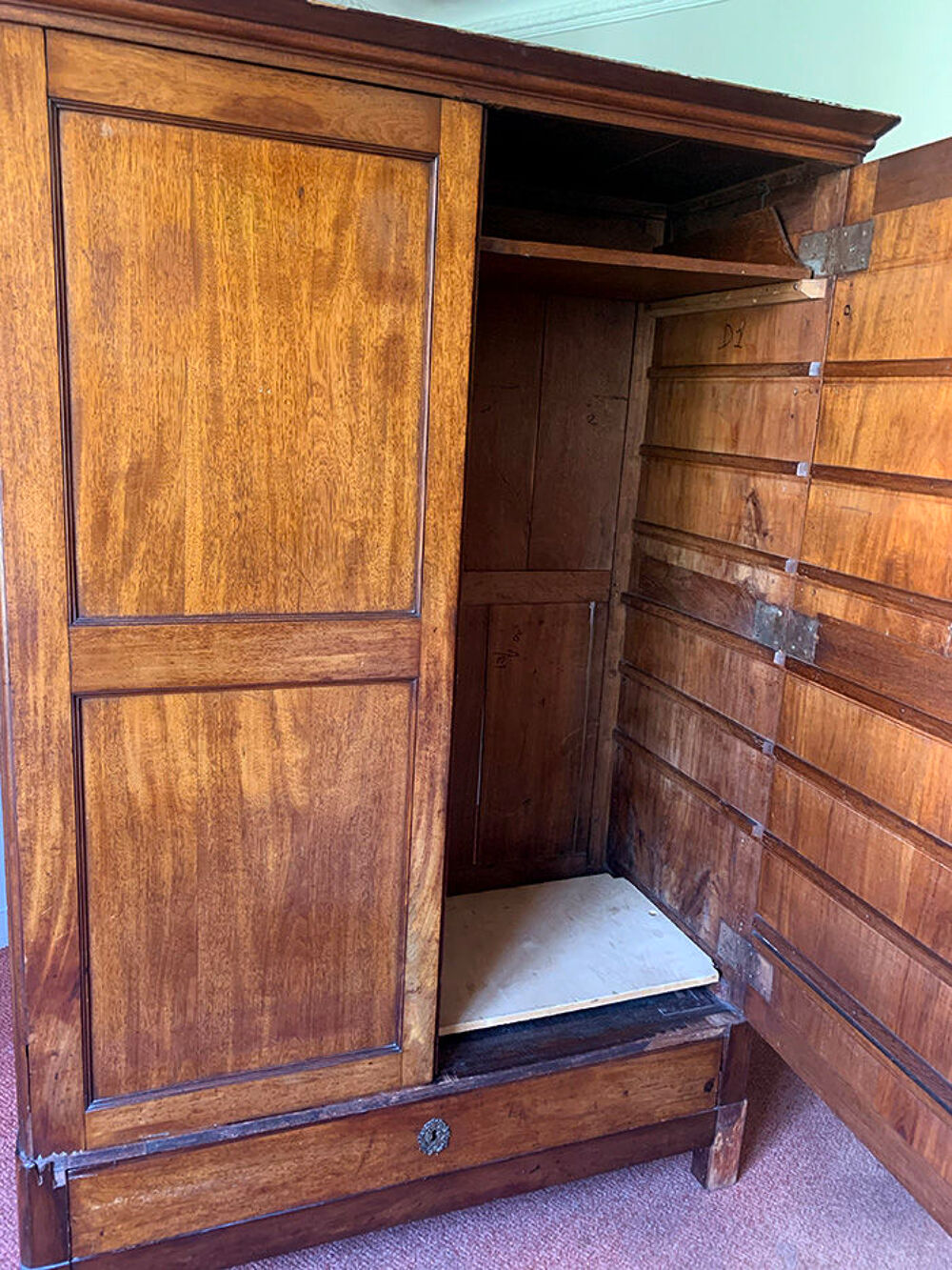 Armoire ancienne en bois massif ? Style Louis-Philippe Meubles