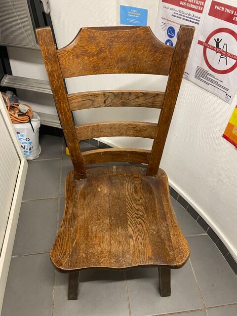 chaise en bois 50 Montreuil (93)
