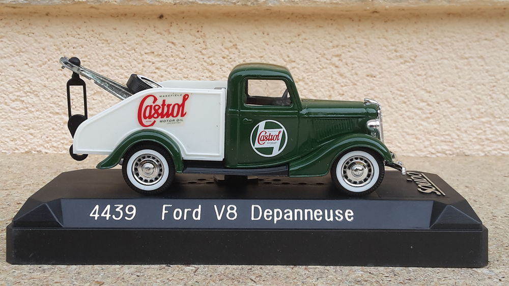 Ford V8 d&eacute;panneuse ?Castrol' 1936 