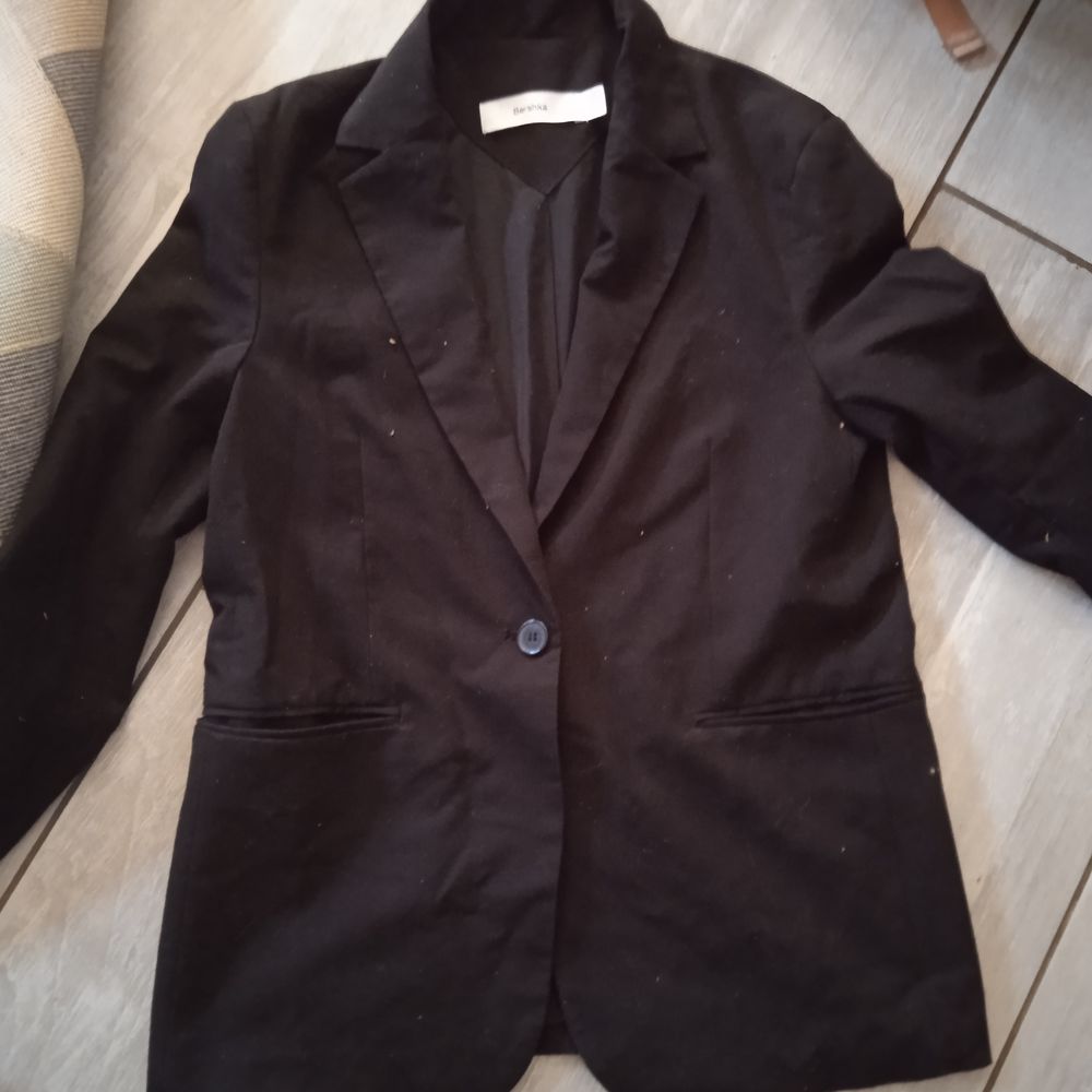Veste tailleur taille S marque Bershka 100% polyester, coule Vêtements