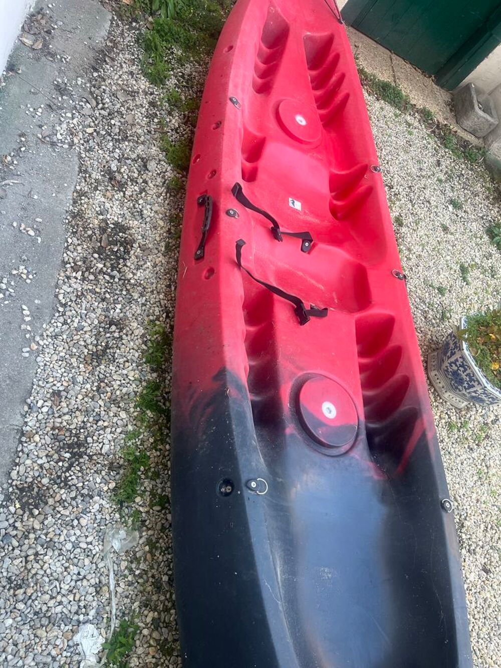 Kayak tr&egrave;s peu utilis&eacute; et en tr&egrave;s bon &eacute;tat Sports
