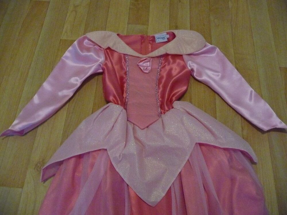 Robe La Belle au Bois Dormant avec crinoline DISNEYLAND Jeux / jouets