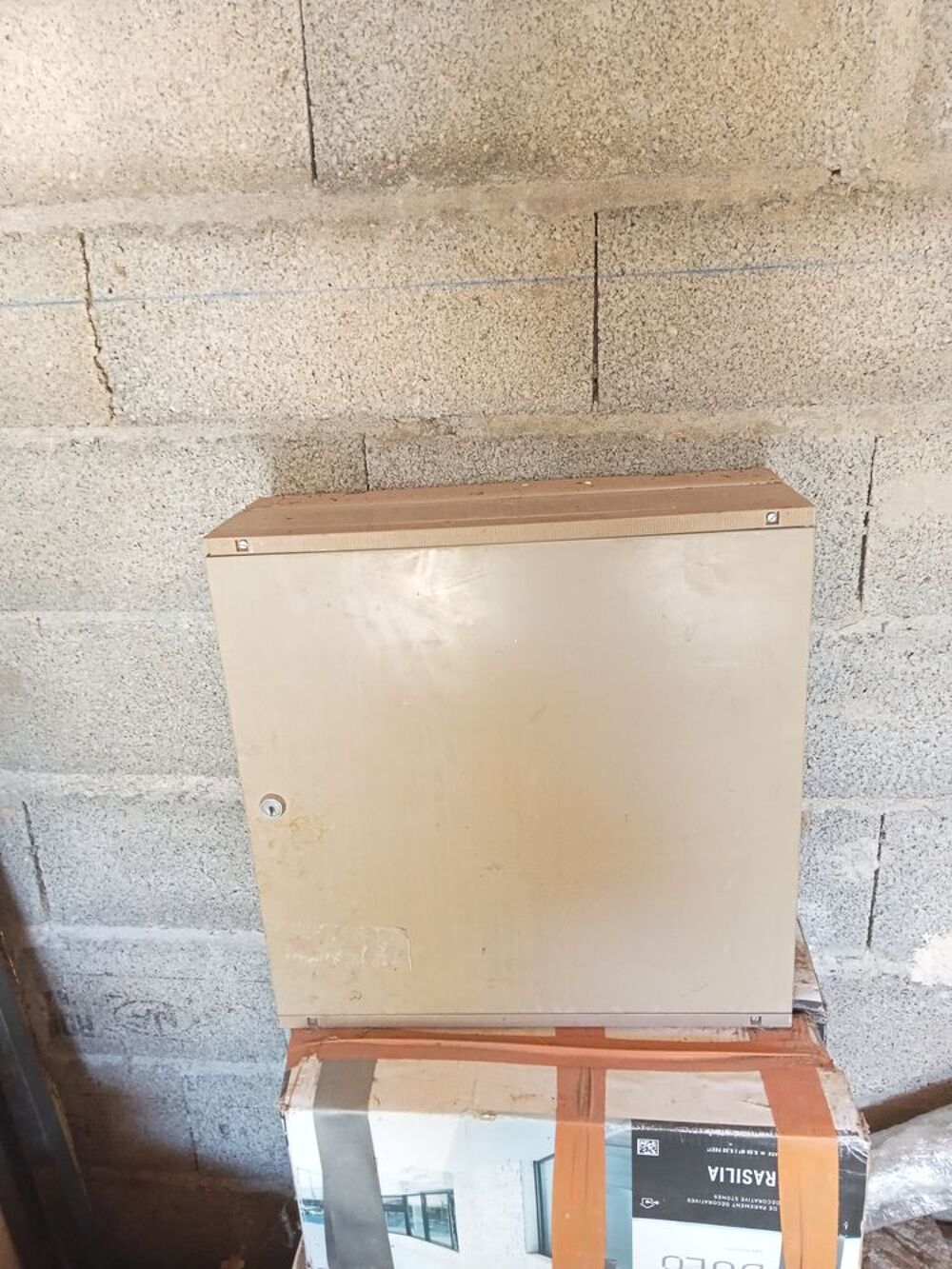 Armoire de branchement &eacute;lectrique industrielle Bricolage