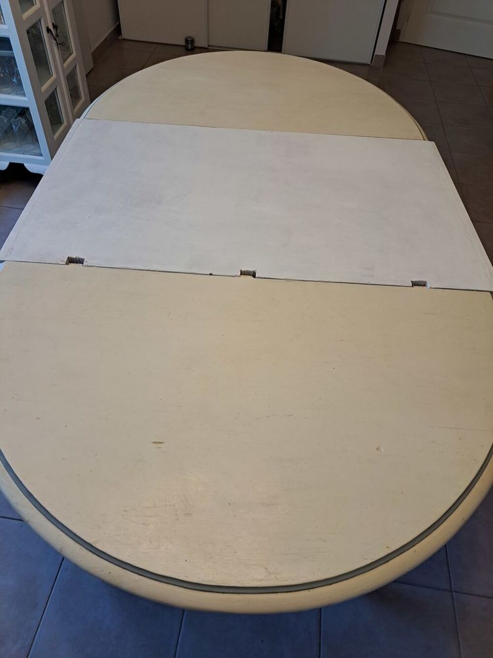 Table repas ovale pouvant accueillir jusqu'&agrave; 10 convives Meubles