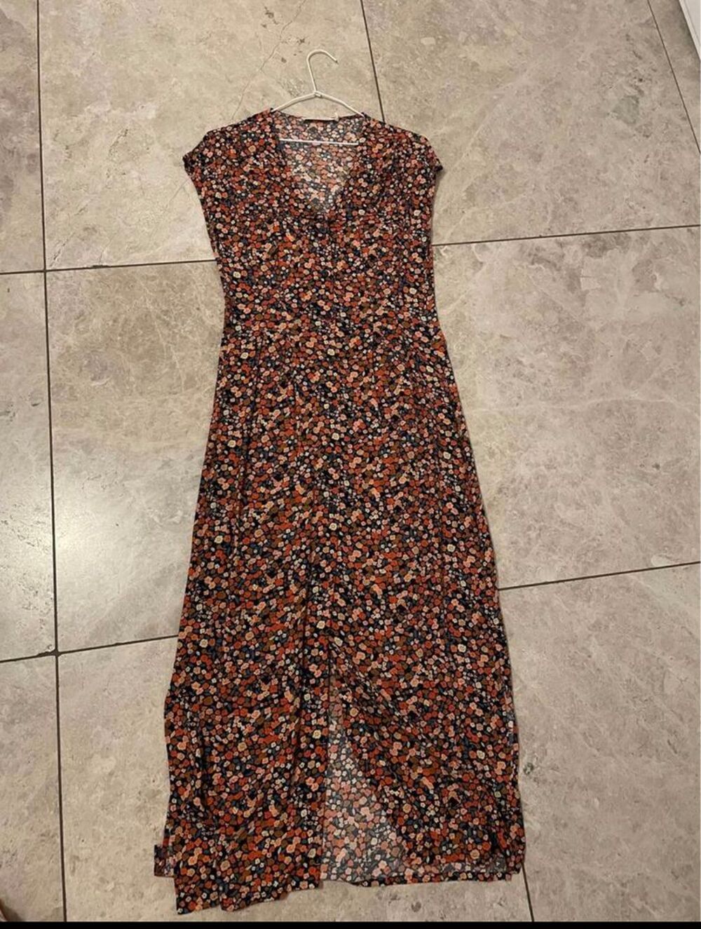 robes femmes taille S diff&eacute;rentes marques Vêtements