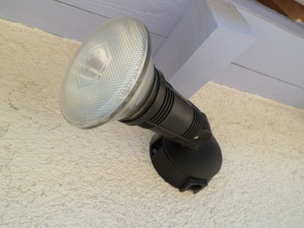  3 SPOTS &eacute;lectriques complets pour ext&eacute;rieur (jardin) Jardin