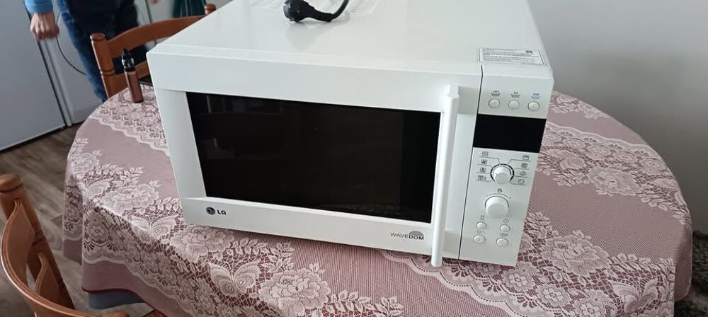 FOUR COMBINE Micro-Ondes / Grill / Convection Electroménager