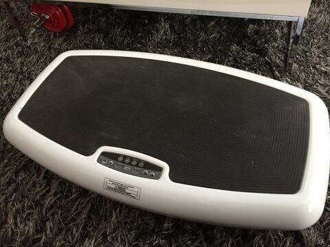 Plateforme vibrante et oscillante SKANDIKA Fitness 140 Paris 12 (75)