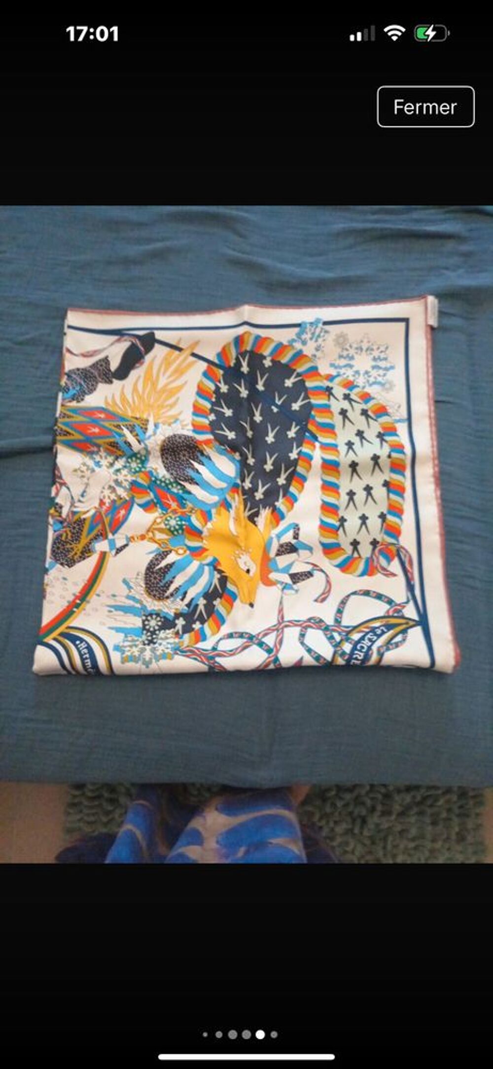 Superbe carr&eacute; Hermes V�tements