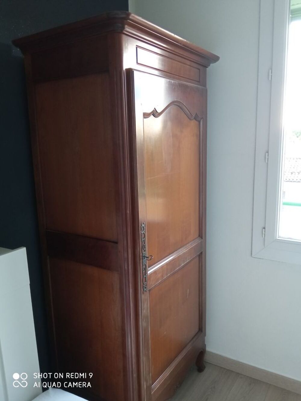 Bonneti&egrave;re style Louis XV merisier massif Meubles