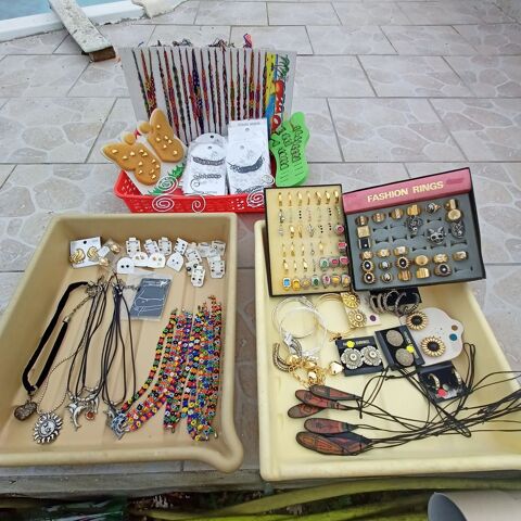 Lot bijoux fantaisies neufs 40 Bormes-les-Mimosas (83)