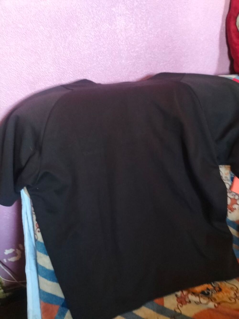 Tea shirt Adidas taille XL tr&egrave;s bon &eacute;tat Vêtements