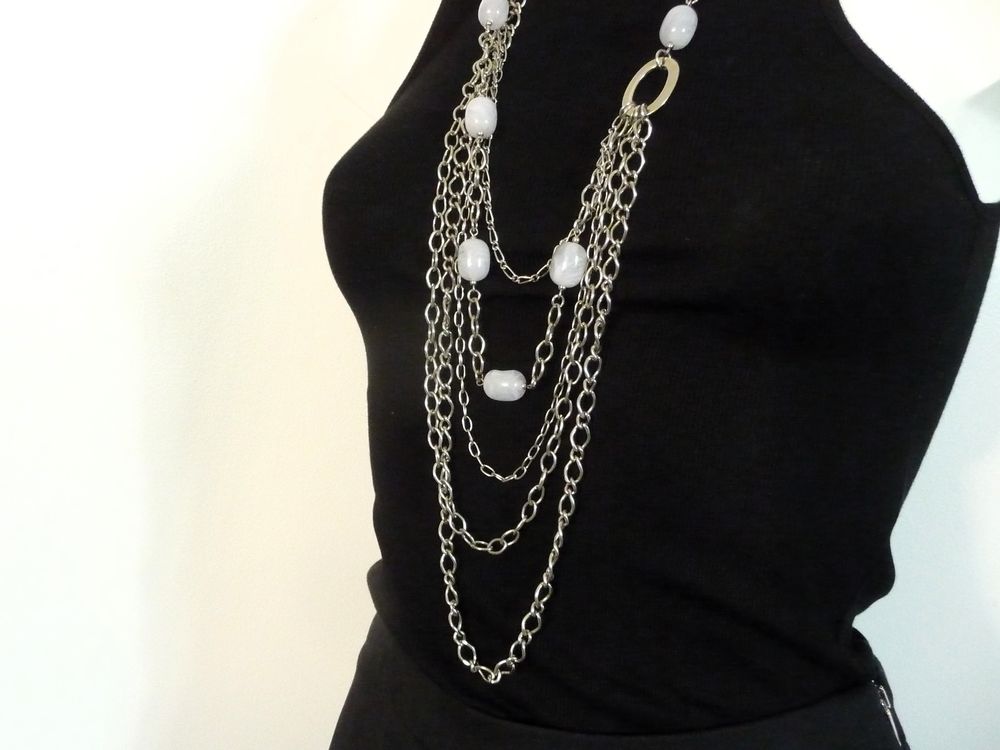Collier/ Sautoir en M&eacute;tal Argent&eacute; avec Perles Plastique Gris Bijoux et montres
