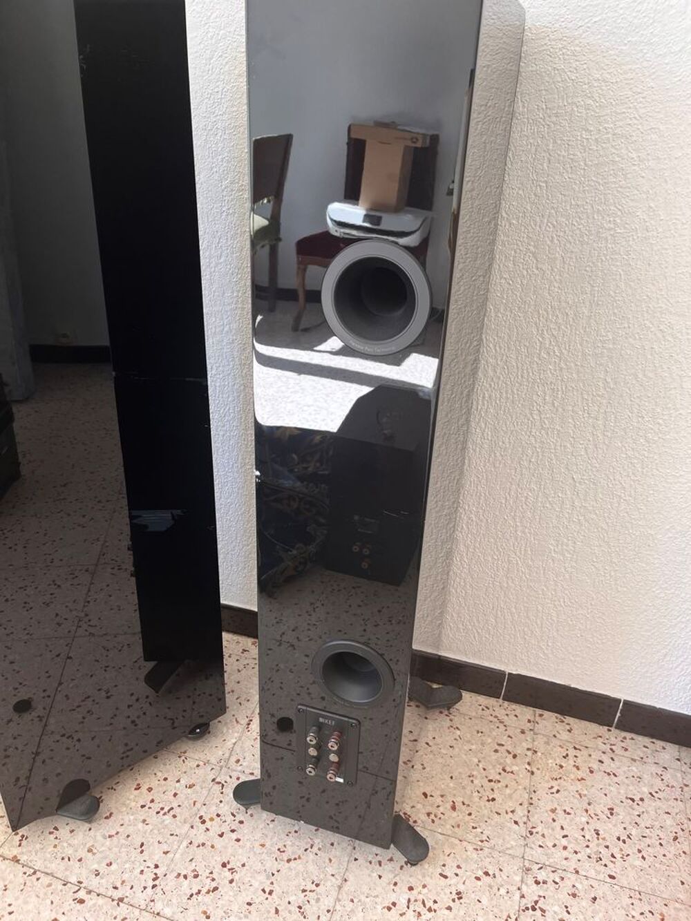 Paire d'enceintes tr&egrave;s haute qualit&eacute; KEF R5 Meta Audio et hifi