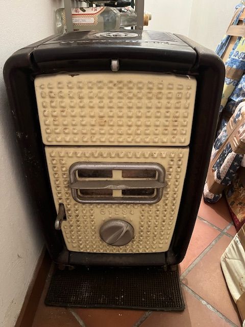 Po�le a bois en fonte  �maill�e ARTHUR MARTIN 200 Chazay-d'Azergues (69)