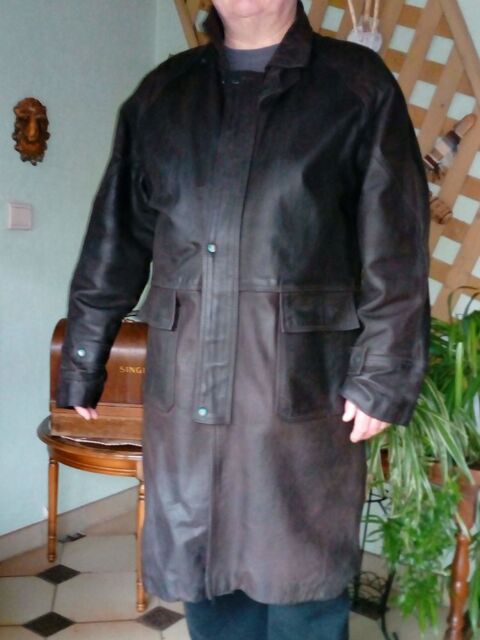  Manteau en cuir XXL
Cuir pais de trs bonne qualit : jama 150 Alfortville (94)