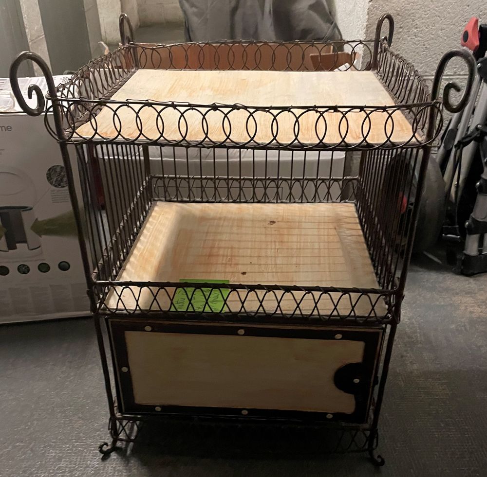 2 tables de nuits en fer forg&eacute; tr&egrave;s confortable Meubles