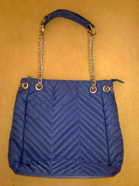 Sac matelass bleu avec chane Clichy (92)