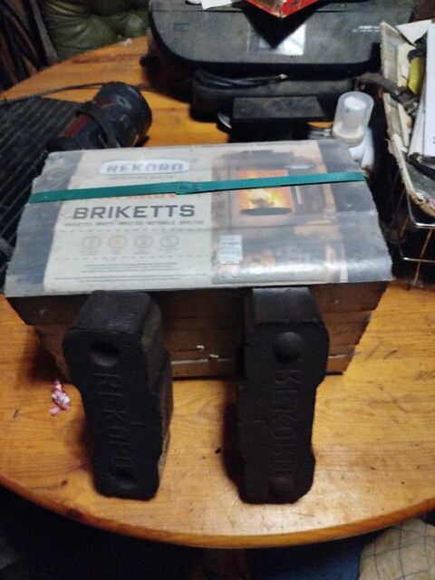 briquettes de lignites 10 kg   rek�rd  15 Villemomble (93)