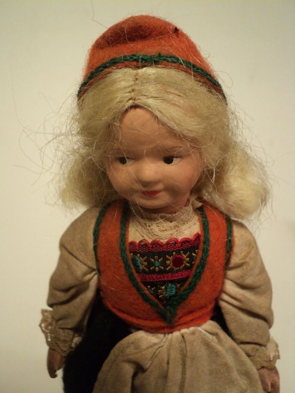 Ancienne Poup&eacute;e Folklorique ca 1960 Pays de l'Est Allemagne. 