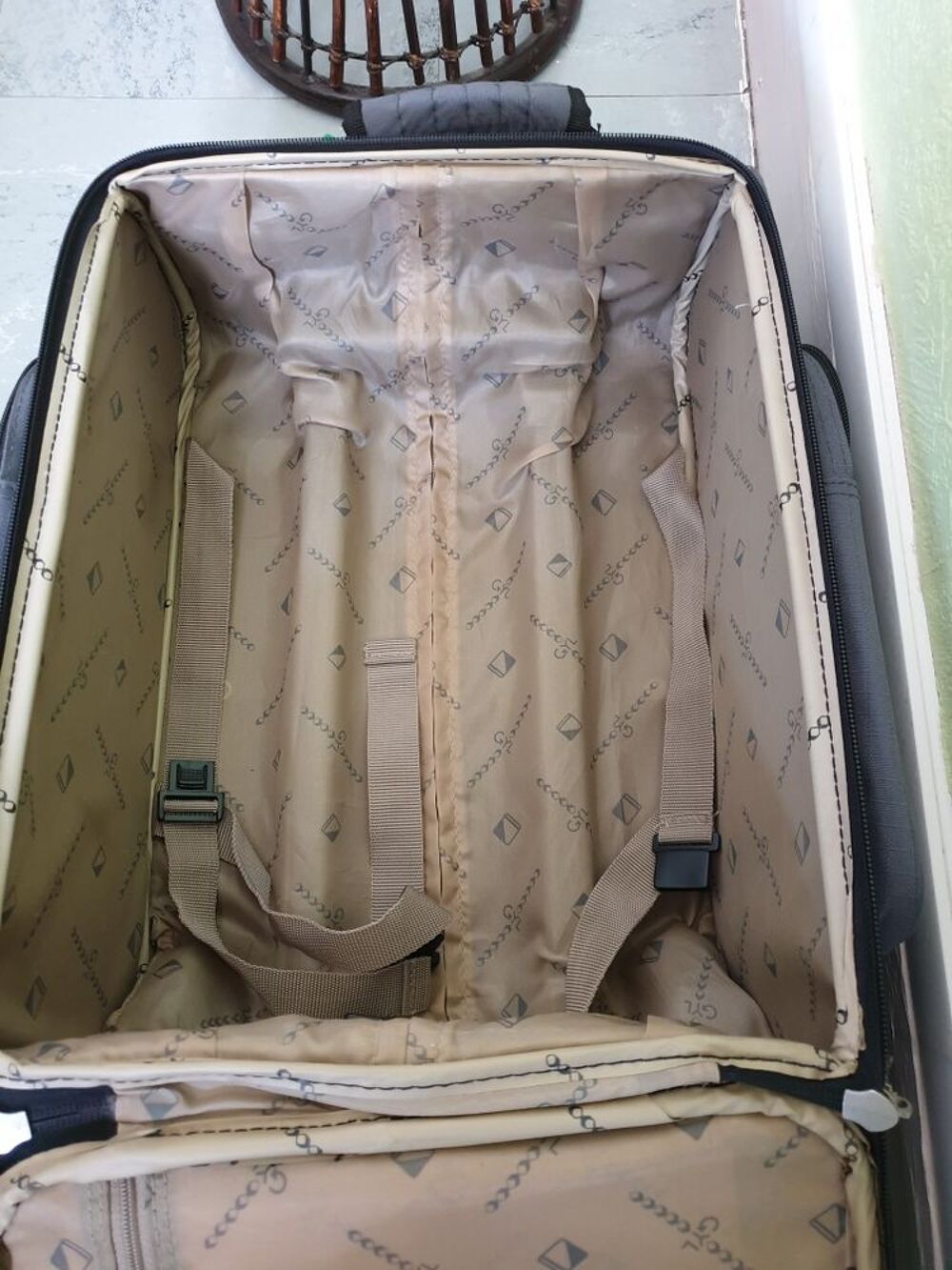 d une valise cabine en tissu imperm&eacute;able et resistant Maroquinerie