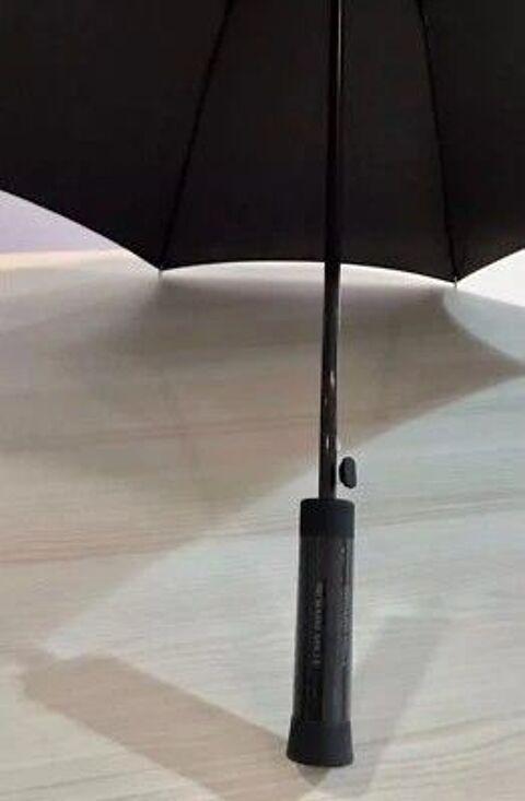 Parapluie RICHARD MILLE 
en fibre de carbon
Black style Sainte-Genevi�ve-des-Bois (91)