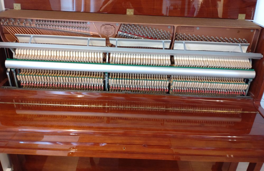 Piano droit enti&egrave;rement r&eacute;vis&eacute; et garantie 1 ans Instruments de musique