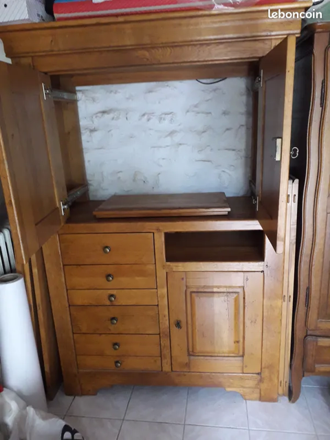 Meuble en chne massif
500 Laroche-Saint-Cydroine (89)