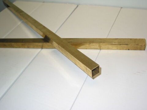 tube carr� creux en laiton 10 x 10 mm x 30 cm ep 1 mm.
R�PON 10 Marseille 13 (13)