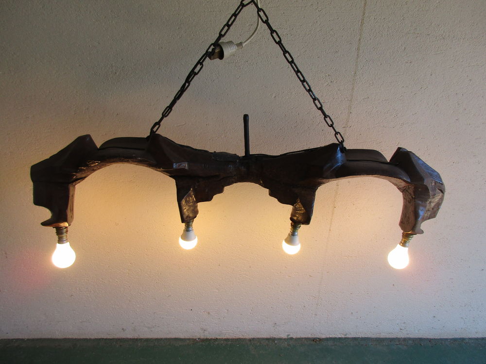 LUMINAIRE EN VERITABLE JOUG DE BOEUF 