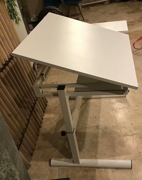 bureau hauteur rglable larg 110 x 68 pieds mtal plateau bois valeur 110 vendu 50 50 Saint-Georges-d'Orques (34)