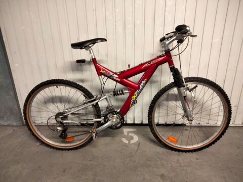 VTT couleur bordeaux, peut servi 
Explor S 401 80 Beaumont-de-Lomagne (82)