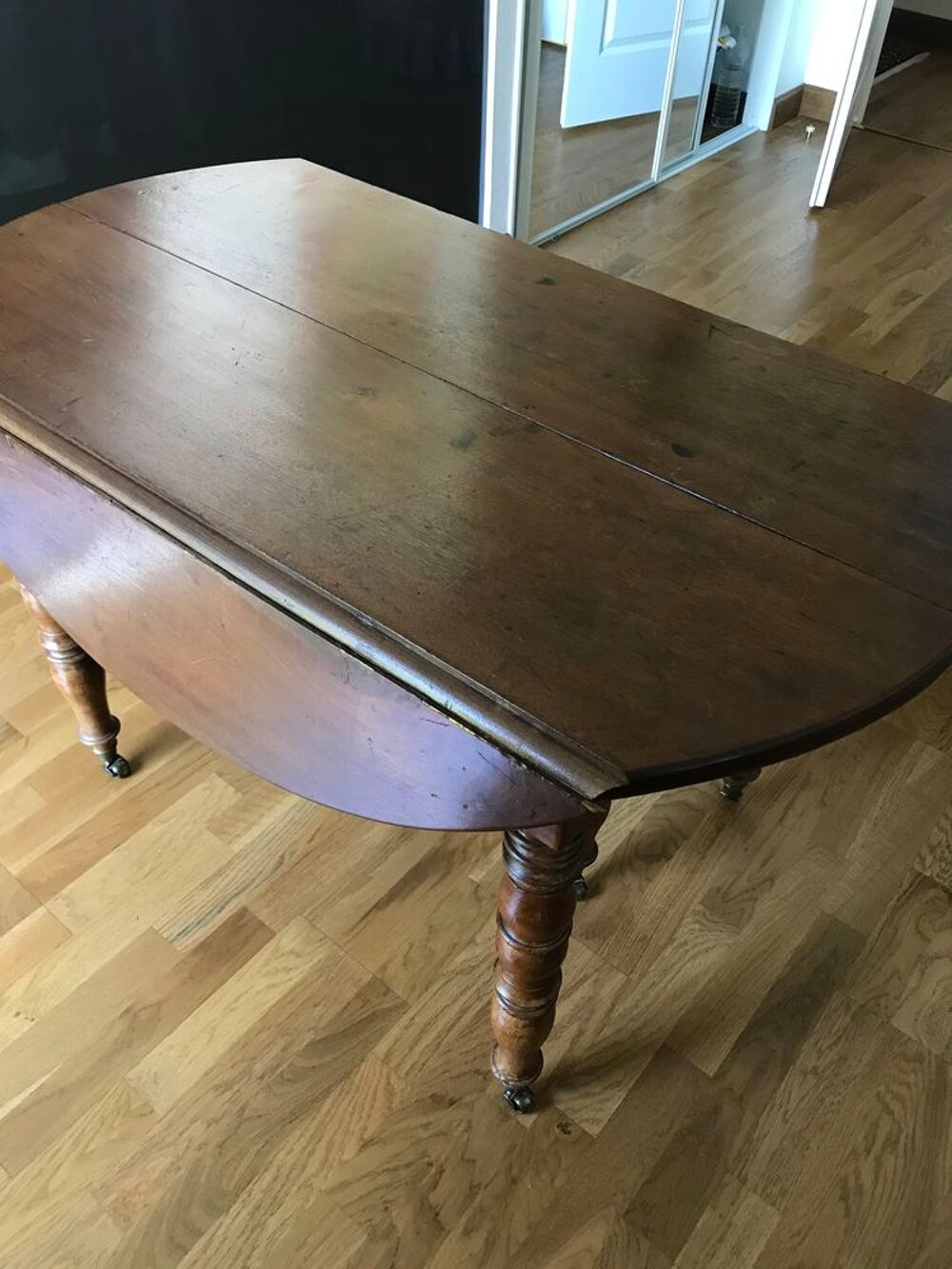 TABLE noyer + 6 CHAISES Meubles