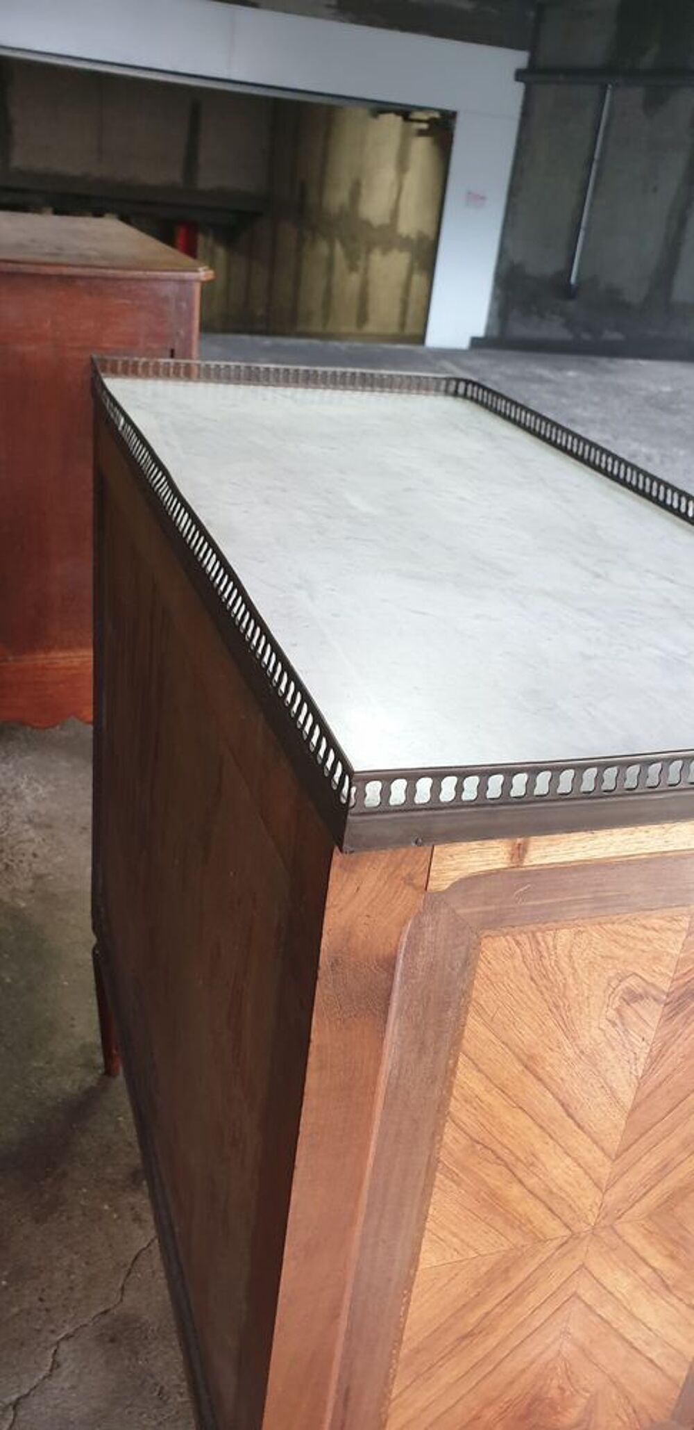 commode style Louis XVI en marqueterie Meubles