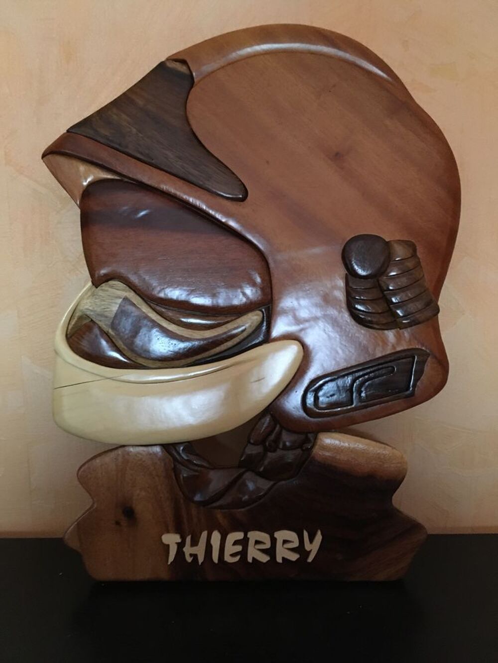 D&Eacute;COR MURAL INTARSIA EN BOIS - CASQUE DE POMPIER F1 Décoration