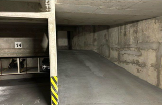  Parking / Garage à louer 9 m² Paris