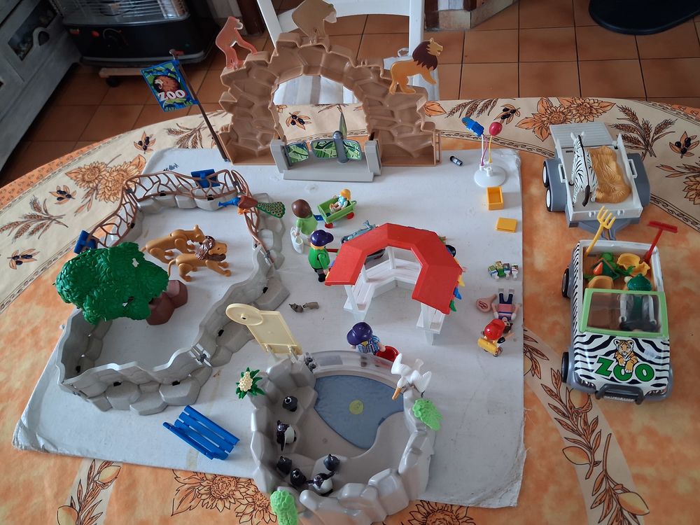 PLAYMOBIL ZOO 6634 +VOITURE 4855 Jeux / jouets
