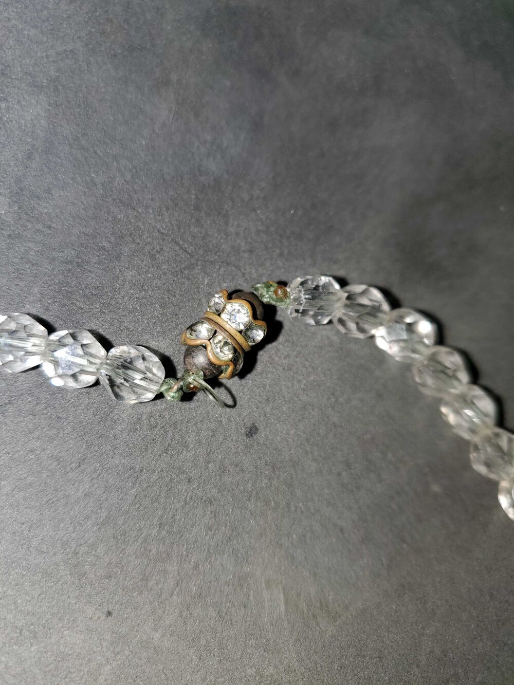 collier vintage perles &agrave; facettes Bijoux et montres