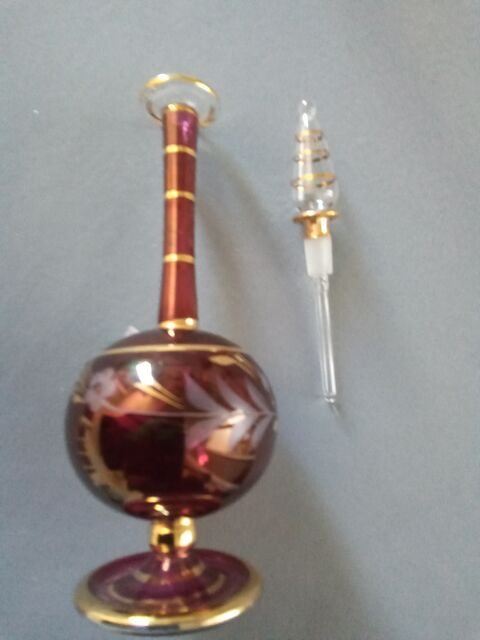 Jolie fiole  parfum 
12 Toulon (83)