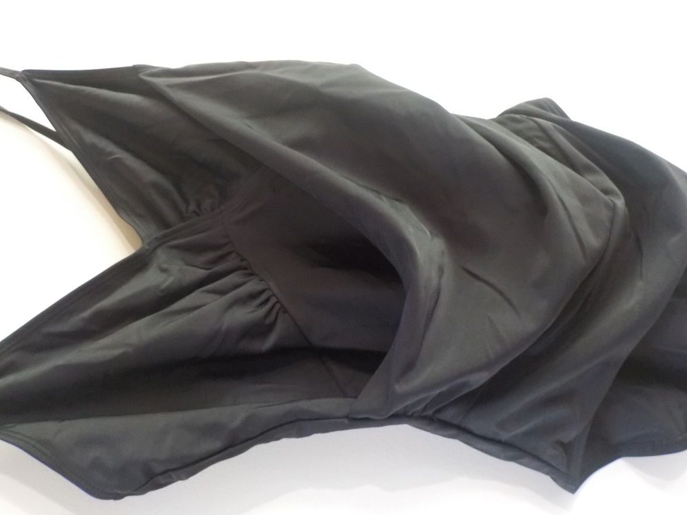 MAILLOT DE BAIN FEMME UNE PIECE NOIR TISSAIA TAILLE 38 Vêtements